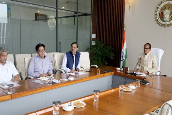 INDORE LAW AND ORDER MEETING IN CM HOUSE
