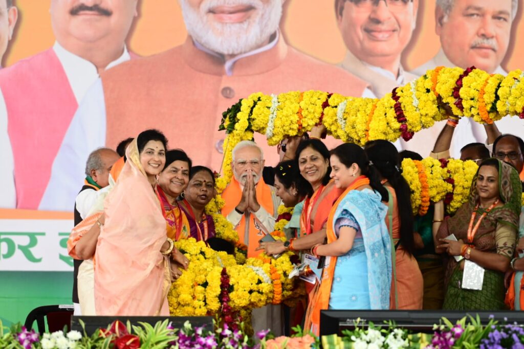MODI HAI TO MUMKIN HAI mahilaye modi ji ka samman karti huye