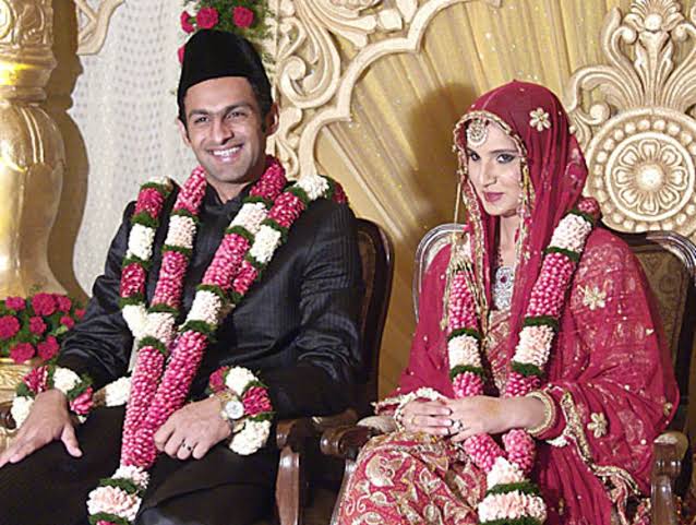 Shoaib Malik 2nd marriage  दूसरी शादी सानिया मिर्जा से हुई (2010 से 2024 तक)