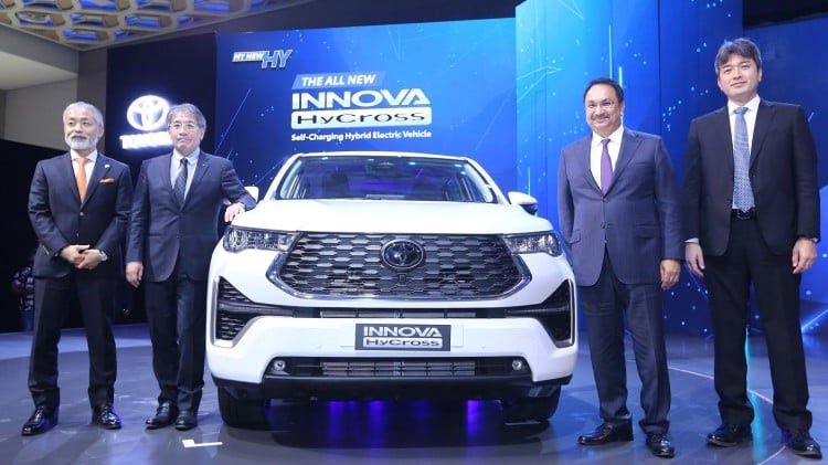 Toyota Innova Hycross