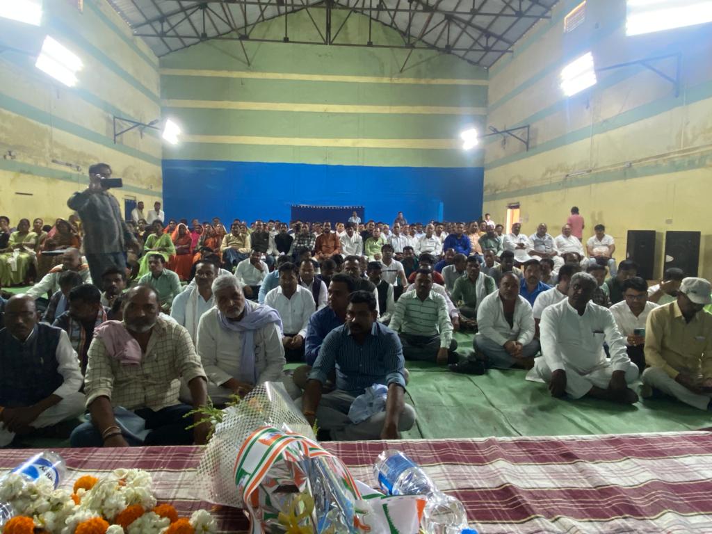 Leaders from various fields of Betul Congress participated in the meeting.